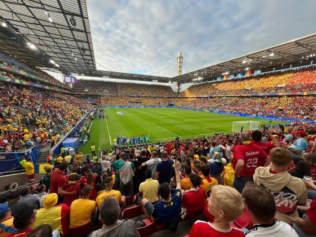 开云官网-【现场】开往墓地的神秘列车和荡气回肠的纯粹足球