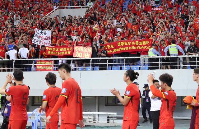 开云官网-马德兴：国足战术完败别扭致死 别惦记美加墨了