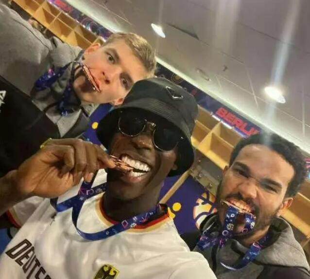 开云app-施罗德：铜牌收藏家里 在湖人有任务未完成