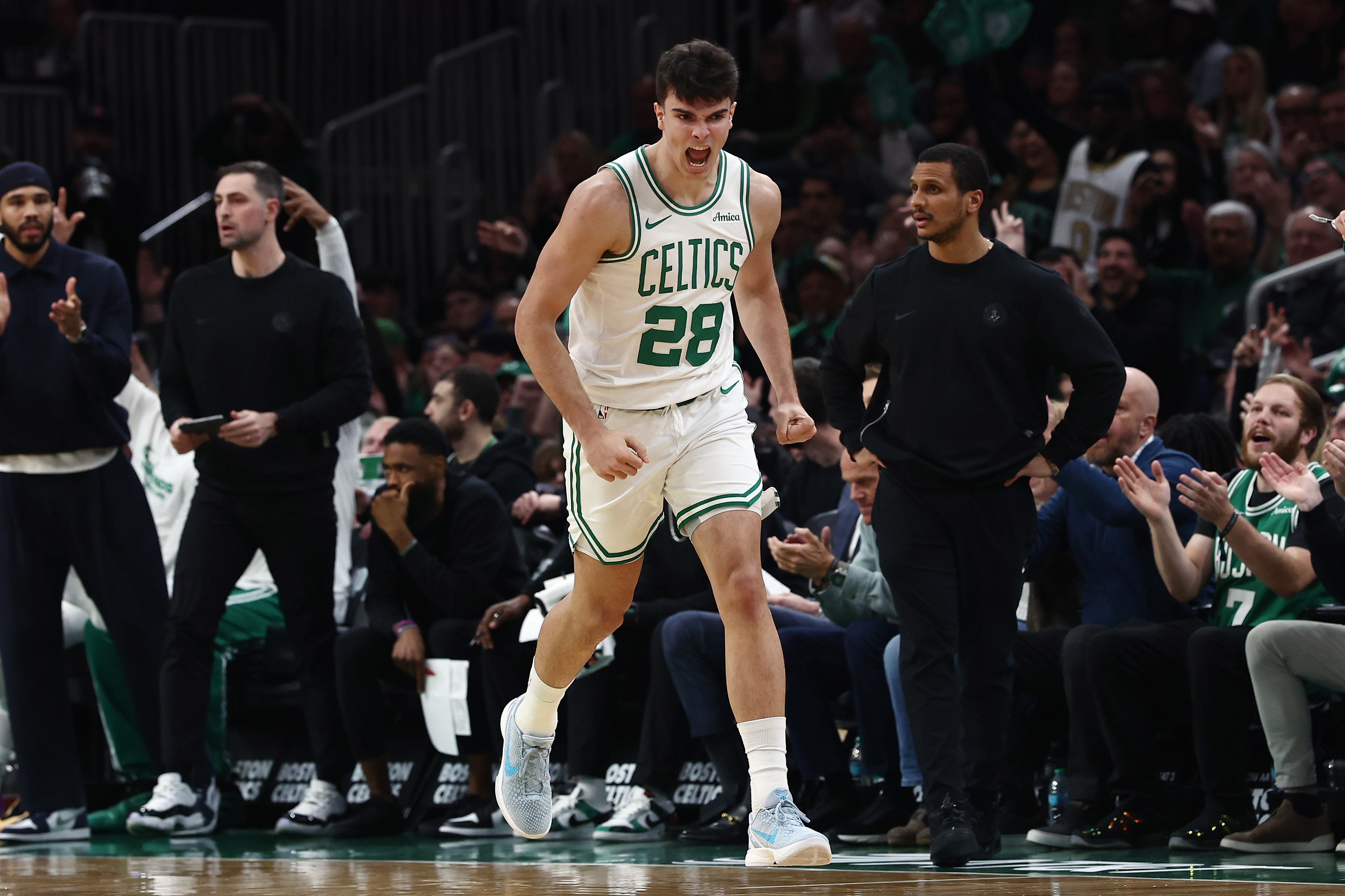 开云集团-28号秀！冈萨雷斯砍下18分16板3断2帽 队史新秀赛季仅伯德做到过