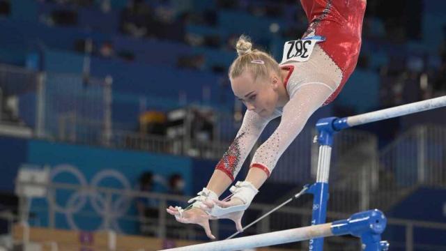 开云体育-拜尔斯失误美国女团罕见落后 中国队争牌仍需稳定